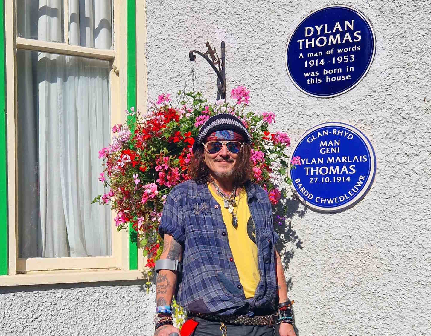 Johnny Depp Outside The Birthplace